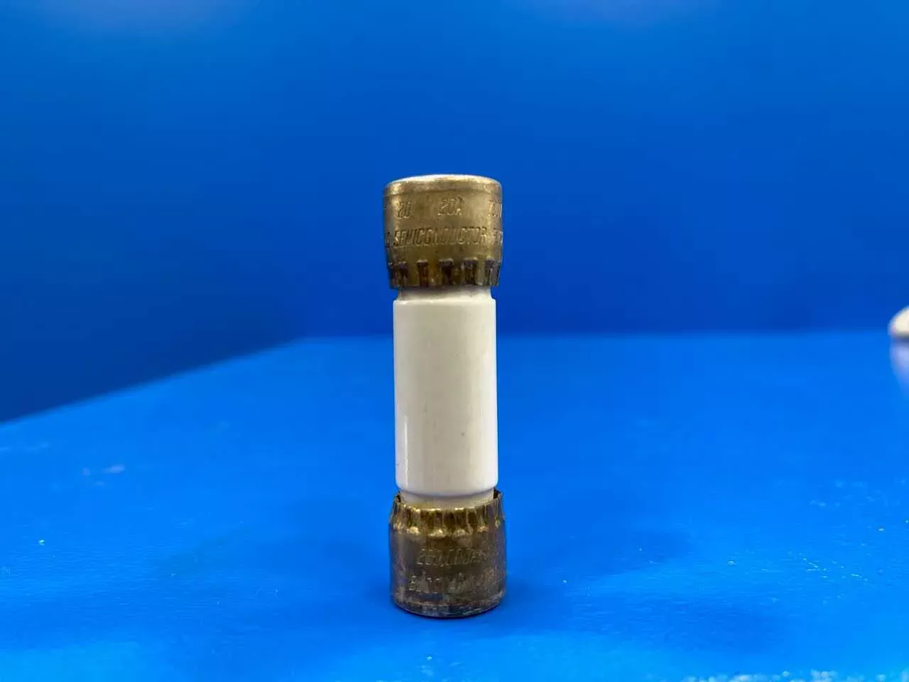 20 Amp Fuse Bussmann (model unknown - verify before listing)