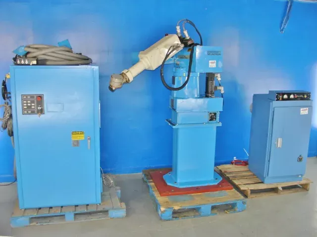 Cincinnati Milacron T3-726 Robotic Arm - Industrial Automation & Precision Control