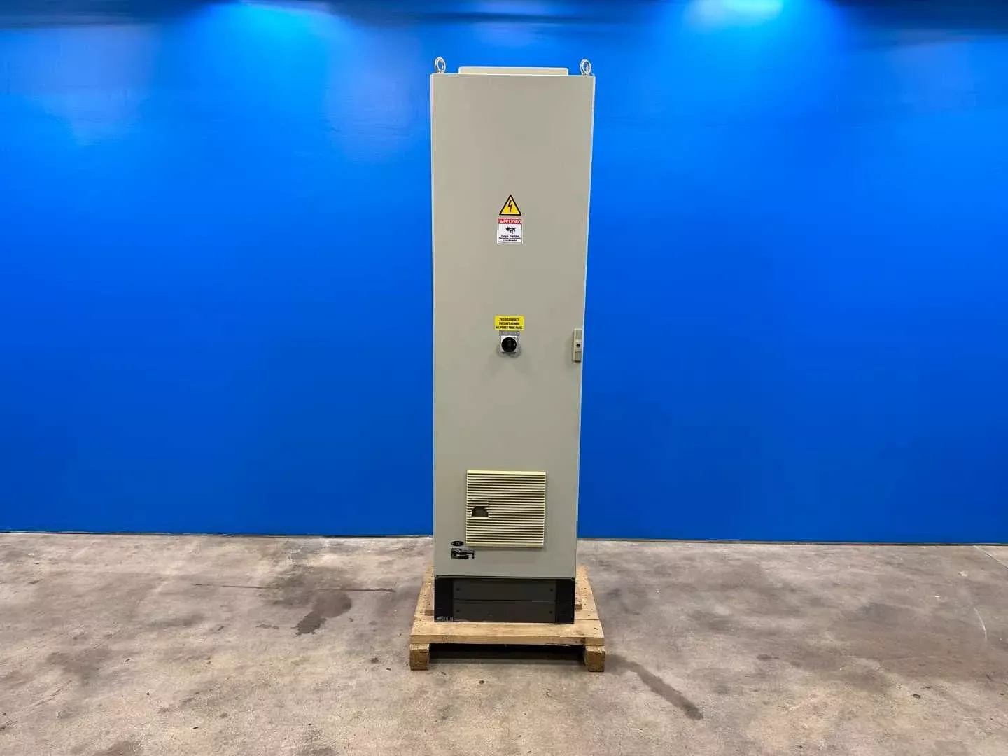 Herrmann Ultrasonics Type NW NW Control Cabinet with Rittal SK 3149 000 Roof Fan, Serial #SM6145, 2.5kW, 230V
