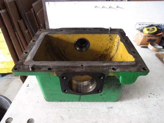 John Deere RE61349 4WD MFWD Clutch Drop Box Housing Case R124524 RE56286 RE69641