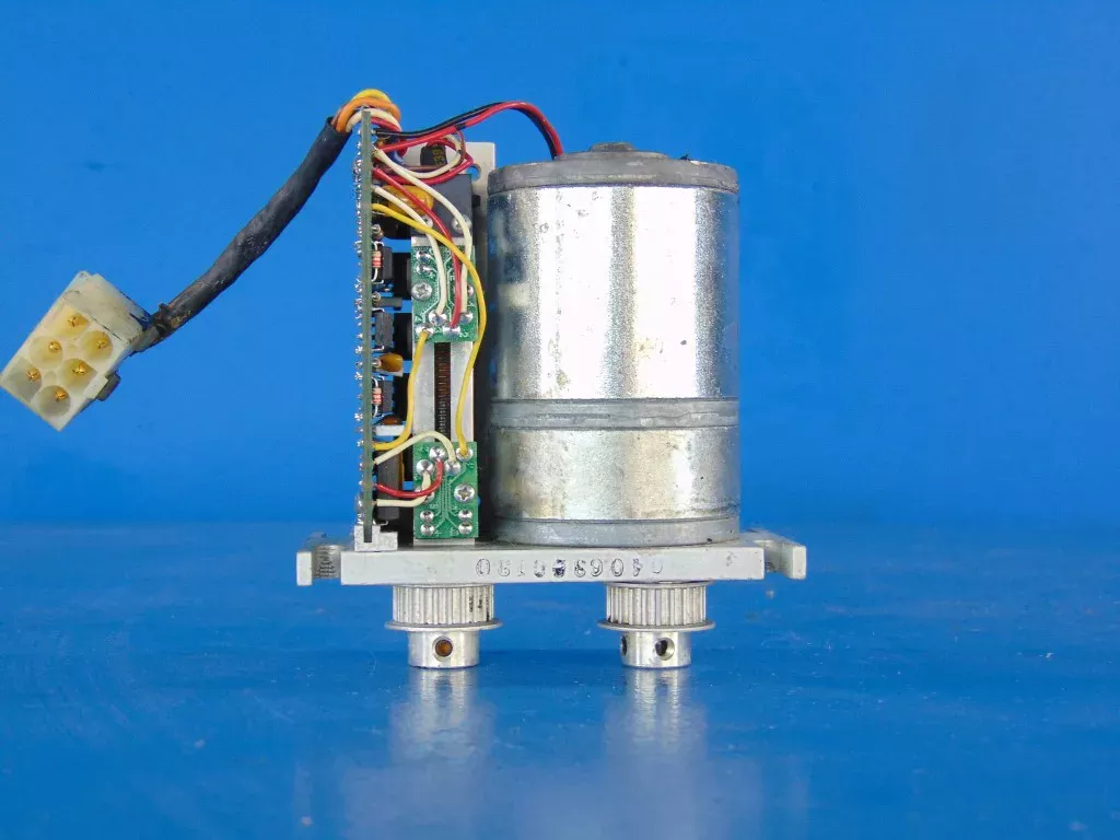 Servo Motor w/050G100028 POSITIONER, MOTOR/PCB ASSY GRAPHICS MICROSYSTEMS